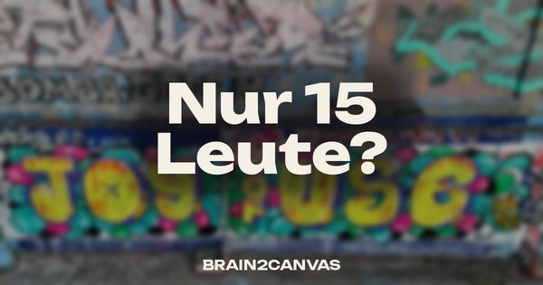 Unscharfes Foto der Hall of Fame am Bahnwärter Thiel, darüber die Frage: Nur 15 Leute?