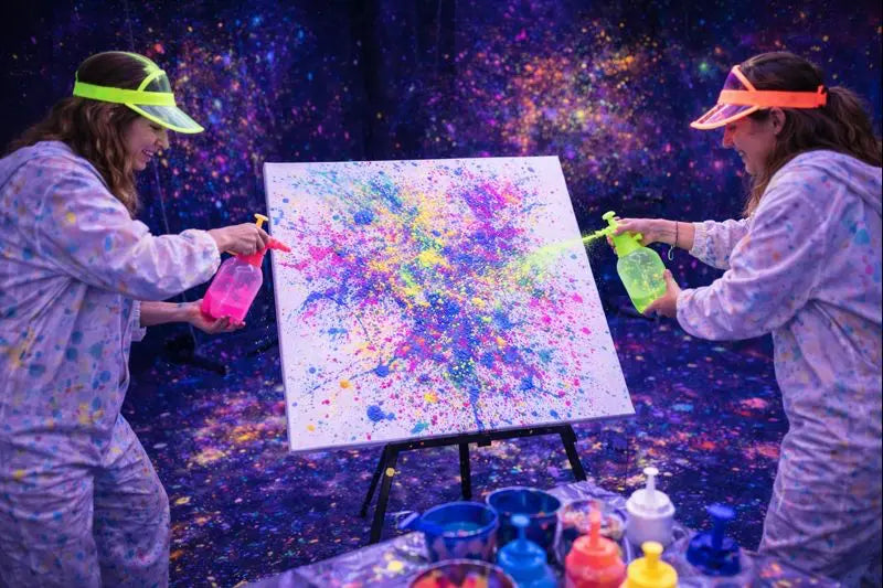 Let's Glow Crazy – Neon Action Painting Workshop in Hamburg