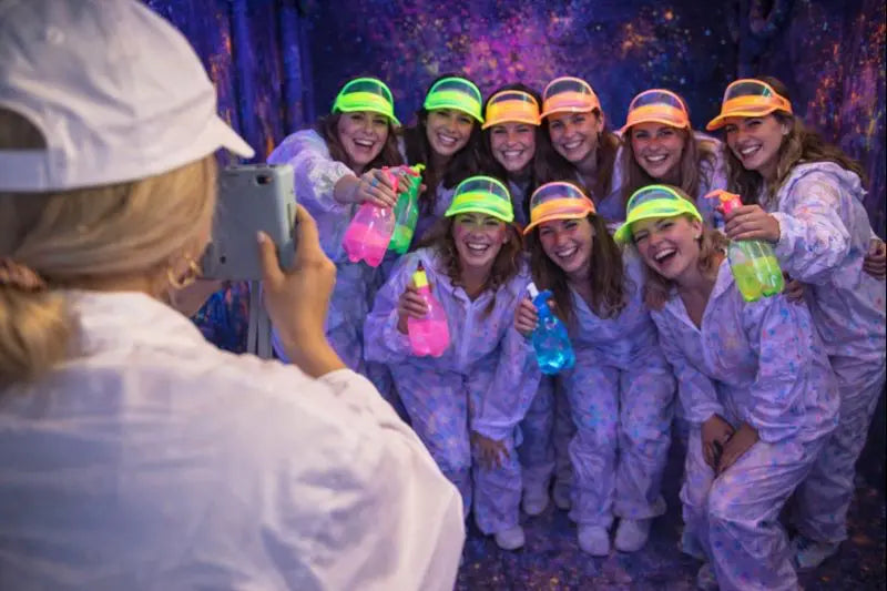 Let's Glow Crazy – Neon Action Painting Workshop in Hamburg