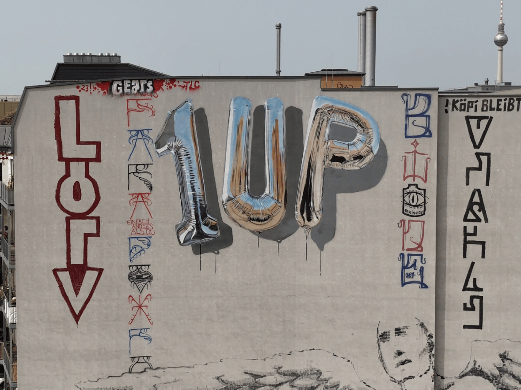 Street-Art-Wand mit buntem Graffiti in Kreuzberg, Berlin