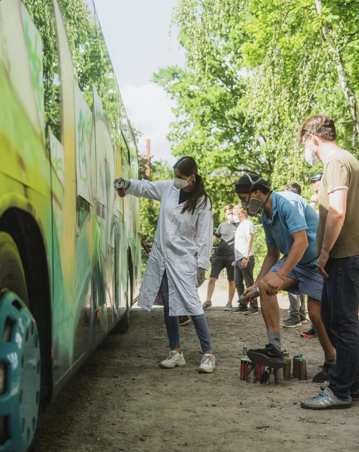 Graffiti-Guide erklärt Technik und Ablauf direkt an der Wand
